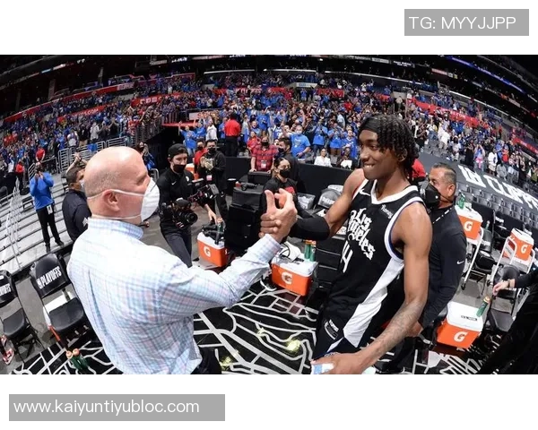 莱昂纳德状态低迷17投7中仅得18分5篮板正负值创赛季新低