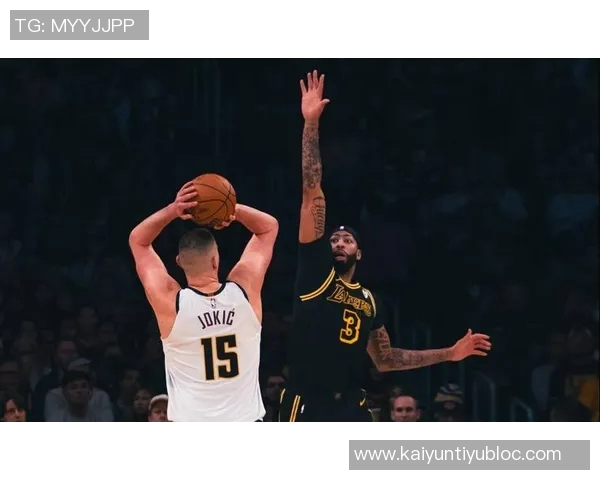 莱夫利称赞浓眉表现超凡能在场上无所不能防守任何对手