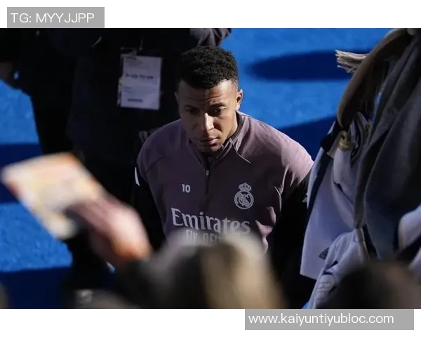 姆巴佩缺席比赛引发风波恩德里克替换阿森西奥后者愤怒摔球衣